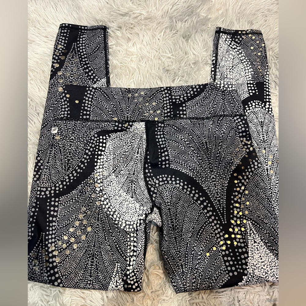 Fabletics XL Leggings Black White & Gold